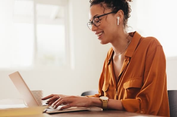 marketer listens to marketing podcast while working